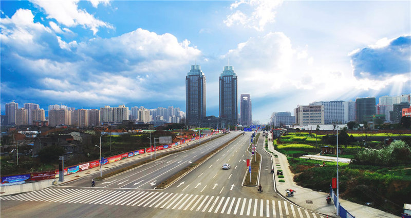 1533614567283382.png 隆化大道延伸路 拾令文化传媒摄_副本.png